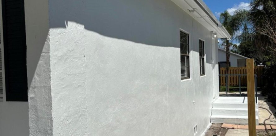Immobilier commercial à Lantana, Floride 1 chambre, 82.31 m2 № 1019899