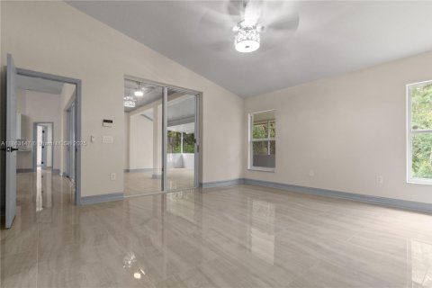 House in Tampa, Florida 4 bedrooms, 255.48 sq.m. № 1890343 - photo 29
