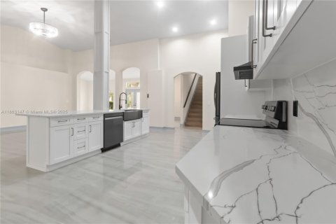 House in Tampa, Florida 4 bedrooms, 255.48 sq.m. № 1890343 - photo 22