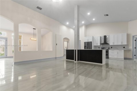 House in Tampa, Florida 4 bedrooms, 255.48 sq.m. № 1890343 - photo 16