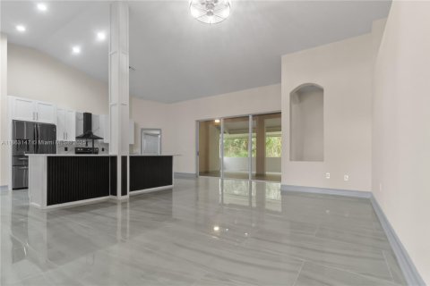 House in Tampa, Florida 4 bedrooms, 255.48 sq.m. № 1890343 - photo 15
