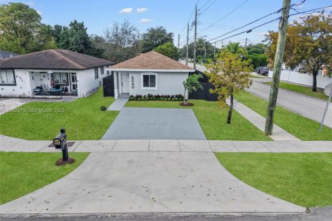 Villa ou maison à vendre à Miami, Floride: 3 chambres, 104.05 m2 № 1991135 - photo 28