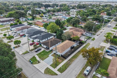Villa ou maison à vendre à Miami, Floride: 3 chambres, 104.05 m2 № 1991135 - photo 30
