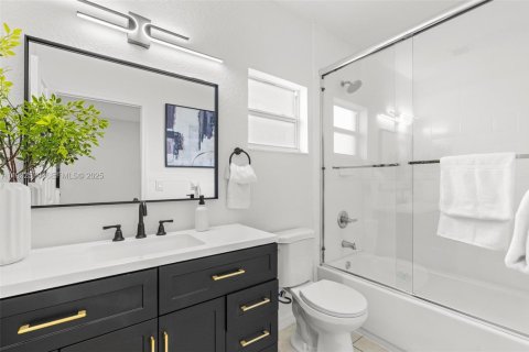 Villa ou maison à vendre à Miami, Floride: 3 chambres, 104.05 m2 № 1991135 - photo 17