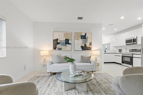 Villa ou maison à vendre à Miami, Floride: 3 chambres, 104.05 m2 № 1991135 - photo 10