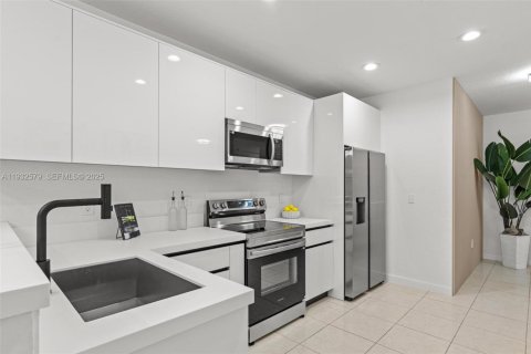 Villa ou maison à vendre à Miami, Floride: 3 chambres, 104.05 m2 № 1991135 - photo 13