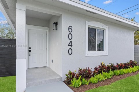 Villa ou maison à vendre à Miami, Floride: 3 chambres, 104.05 m2 № 1991135 - photo 2