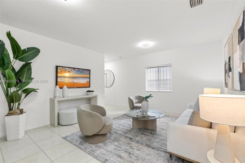 Villa ou maison à vendre à Miami, Floride: 3 chambres, 104.05 m2 № 1991135 - photo 8