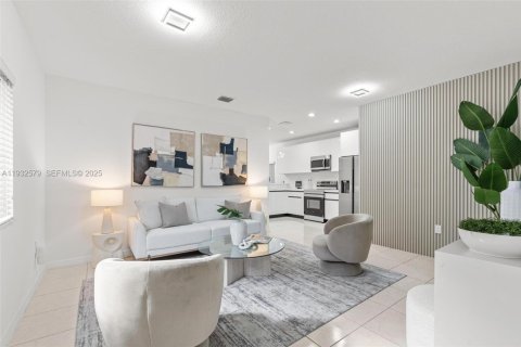 Villa ou maison à vendre à Miami, Floride: 3 chambres, 104.05 m2 № 1991135 - photo 6