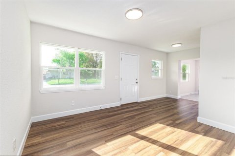 House in Lakeland, Florida 3 bedrooms, 132.11 sq.m. № 1516630 - photo 2