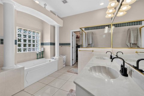 House in Palm Coast, Florida 3 bedrooms, 208.19 sq.m. № 2216414 - photo 27