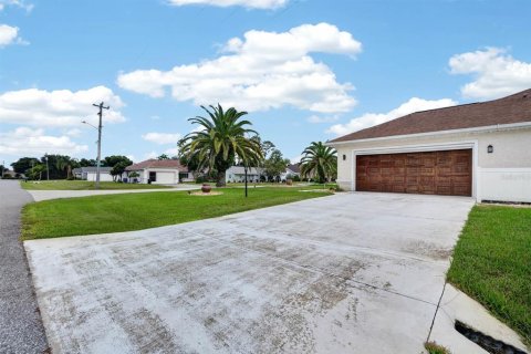 House in Palm Coast, Florida 3 bedrooms, 208.19 sq.m. № 2216414 - photo 9