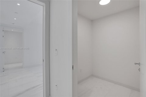 Condominio en venta en Miami, Florida, 4 dormitorios, 298.59 m2 № 1993954 - foto 25