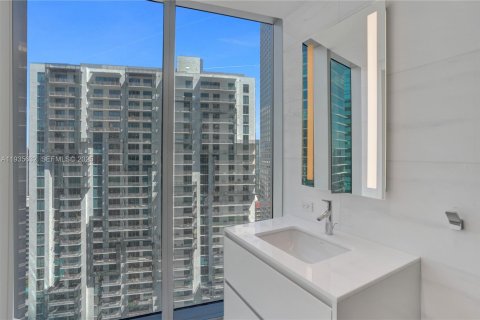 Condominio en venta en Miami, Florida, 4 dormitorios, 298.59 m2 № 1993954 - foto 17