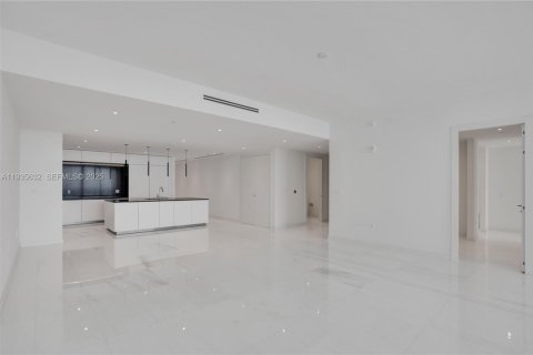 Condominio en venta en Miami, Florida, 4 dormitorios, 298.59 m2 № 1993954 - foto 20