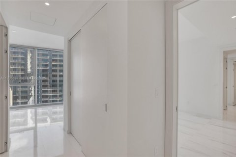 Condominio en venta en Miami, Florida, 4 dormitorios, 298.59 m2 № 1993954 - foto 28