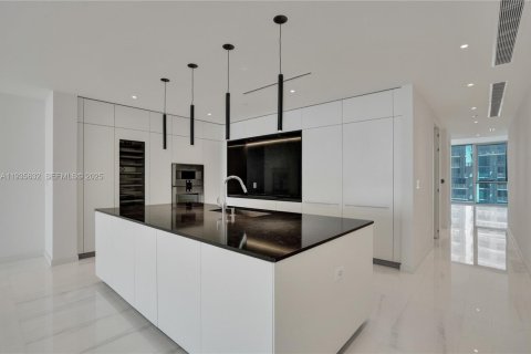 Condominio en venta en Miami, Florida, 4 dormitorios, 298.59 m2 № 1993954 - foto 14
