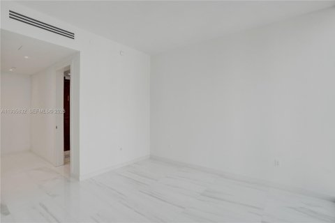 Condominio en venta en Miami, Florida, 4 dormitorios, 298.59 m2 № 1993954 - foto 16