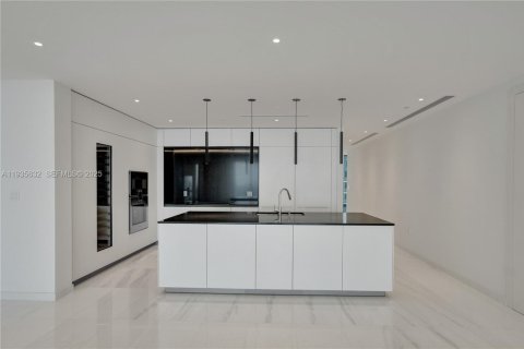 Condominio en venta en Miami, Florida, 4 dormitorios, 298.59 m2 № 1993954 - foto 15