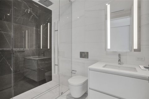 Condominio en venta en Miami, Florida, 4 dormitorios, 298.59 m2 № 1993954 - foto 26