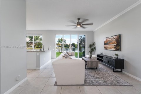 Villa ou maison à vendre à Pembroke Pines, Floride: 3 chambres, 190.54 m2 № 1996047 - photo 13