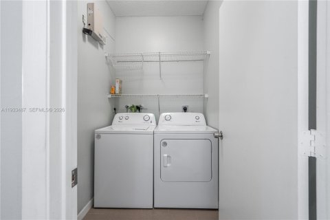 Villa ou maison à vendre à Pembroke Pines, Floride: 3 chambres, 190.54 m2 № 1996047 - photo 22