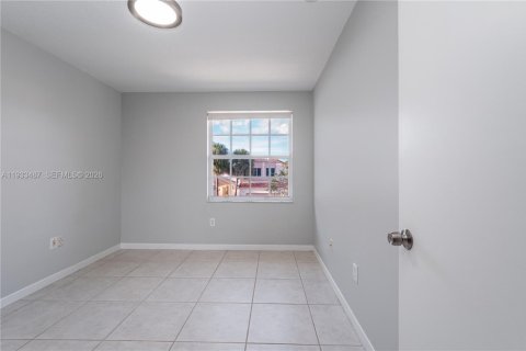 Villa ou maison à vendre à Pembroke Pines, Floride: 3 chambres, 190.54 m2 № 1996047 - photo 19