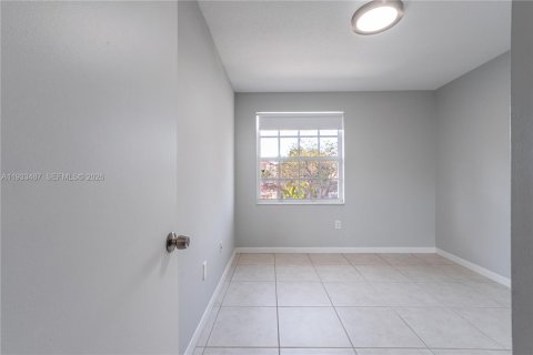 Villa ou maison à vendre à Pembroke Pines, Floride: 3 chambres, 190.54 m2 № 1996047 - photo 21