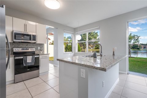 Villa ou maison à vendre à Pembroke Pines, Floride: 3 chambres, 190.54 m2 № 1996047 - photo 9