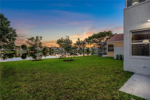 Villa ou maison à vendre à Pembroke Pines, Floride: 3 chambres, 190.54 m2 № 1996047 - photo 30