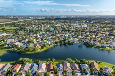 Villa ou maison à vendre à Pembroke Pines, Floride: 3 chambres, 190.54 m2 № 1996047 - photo 24