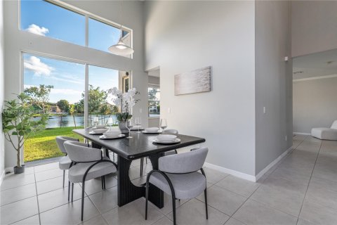 Villa ou maison à vendre à Pembroke Pines, Floride: 3 chambres, 190.54 m2 № 1996047 - photo 8