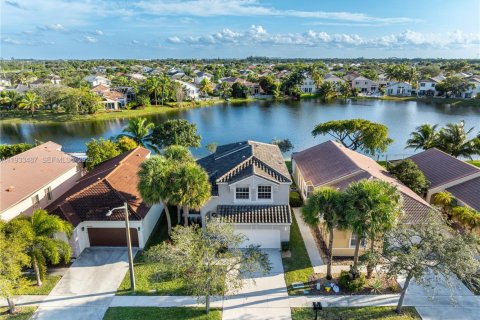 Villa ou maison à vendre à Pembroke Pines, Floride: 3 chambres, 190.54 m2 № 1996047 - photo 3