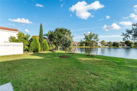 Villa ou maison à vendre à Pembroke Pines, Floride: 3 chambres, 190.54 m2 № 1996047 - photo 27