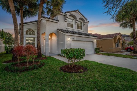 Дом в Пемброк-Пайнс, Флорида 3 спальни, 190.54м2 № 1996047