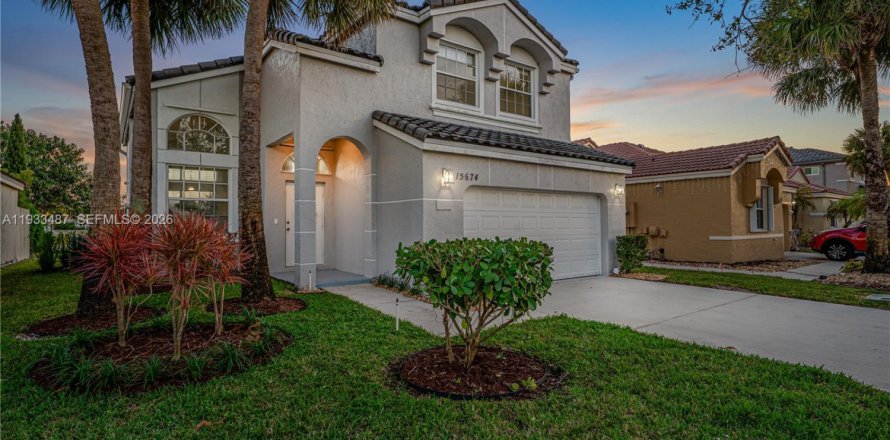 Villa ou maison à Pembroke Pines, Floride 3 chambres, 190.54 m2 № 1996047