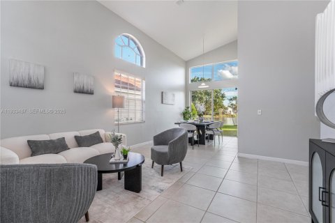 Villa ou maison à vendre à Pembroke Pines, Floride: 3 chambres, 190.54 m2 № 1996047 - photo 4