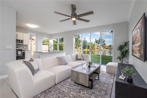 Villa ou maison à vendre à Pembroke Pines, Floride: 3 chambres, 190.54 m2 № 1996047 - photo 12