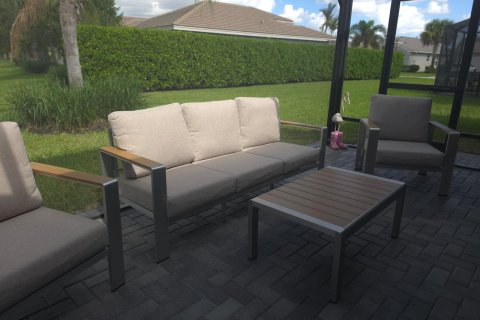 House in Port St. Lucie, Florida 2 bedrooms, 125.88 sq.m. № 2432567 - photo 9