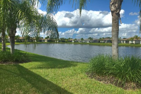 House in Port St. Lucie, Florida 2 bedrooms, 125.88 sq.m. № 2432567 - photo 6