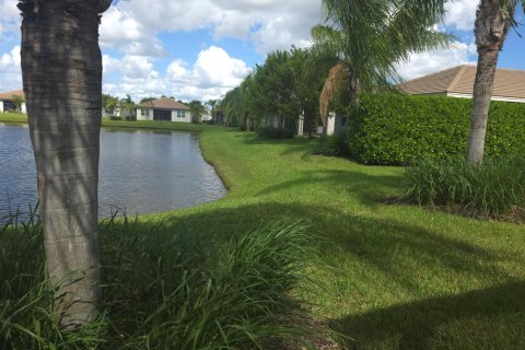 House in Port St. Lucie, Florida 2 bedrooms, 125.88 sq.m. № 2432567 - photo 5