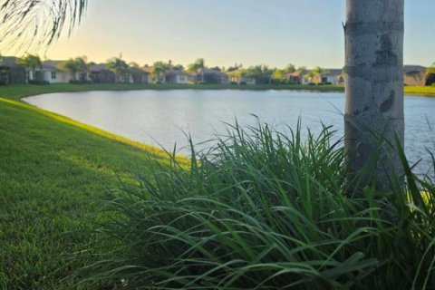House in Port St. Lucie, Florida 2 bedrooms, 125.88 sq.m. № 2432567 - photo 4