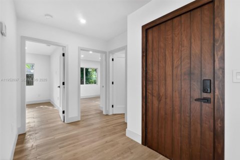 House in Delray Beach, Florida 3 bedrooms, 176.24 sq.m. № 2008700 - photo 10