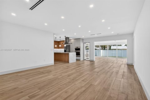 House in Delray Beach, Florida 3 bedrooms, 176.24 sq.m. № 2008700 - photo 4