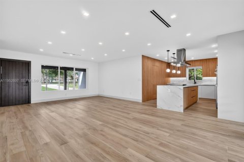 House in Delray Beach, Florida 3 bedrooms, 176.24 sq.m. № 2008700 - photo 6