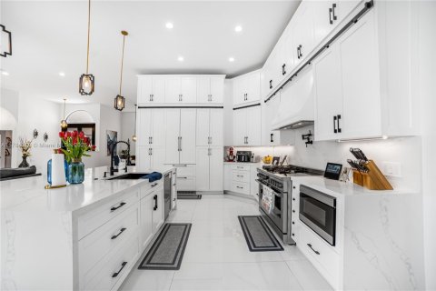 Купить виллу или дом в Катлер-Бей, Флорида 9 комнат, 282.33м2, № 1742051 - фото 9