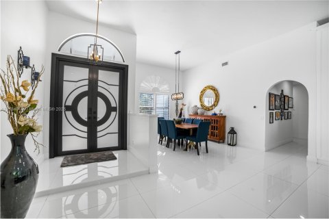 Купить виллу или дом в Катлер-Бей, Флорида 9 комнат, 282.33м2, № 1742051 - фото 5
