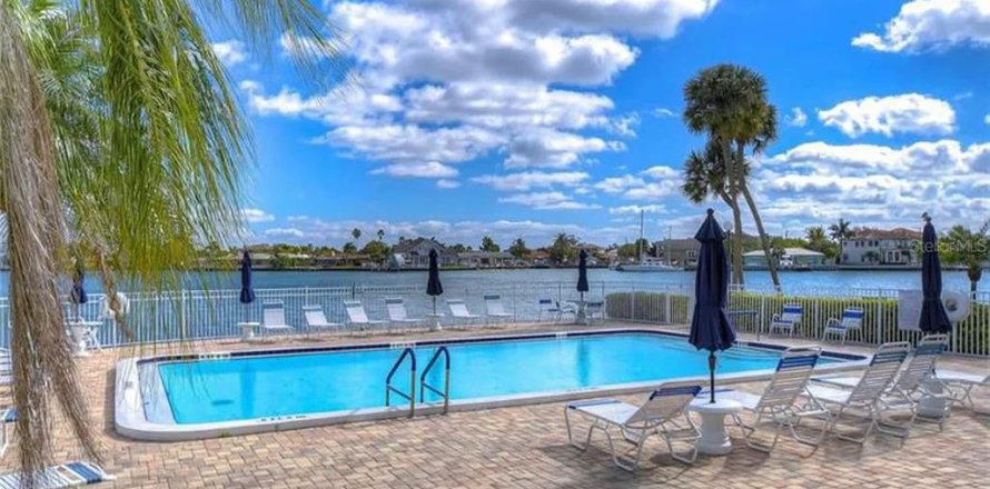 Condo in Saint Pete Beach, Florida, 1 bedroom  № 1846542