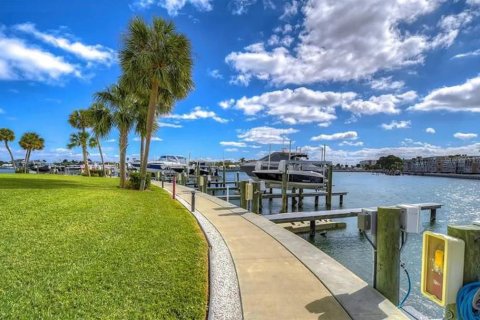 Condo in Saint Pete Beach, Florida, 1 bedroom  № 1846542 - photo 2