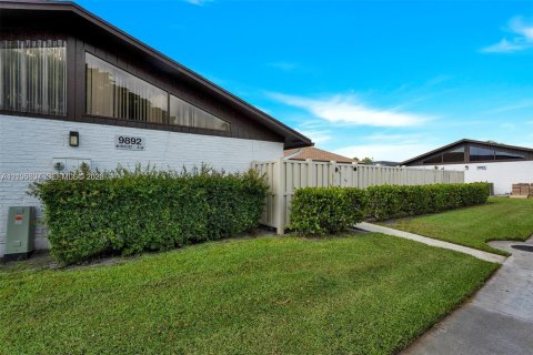 House in Boca Raton, Florida 3 bedrooms, 118.54 sq.m. № 2414142 - photo 30